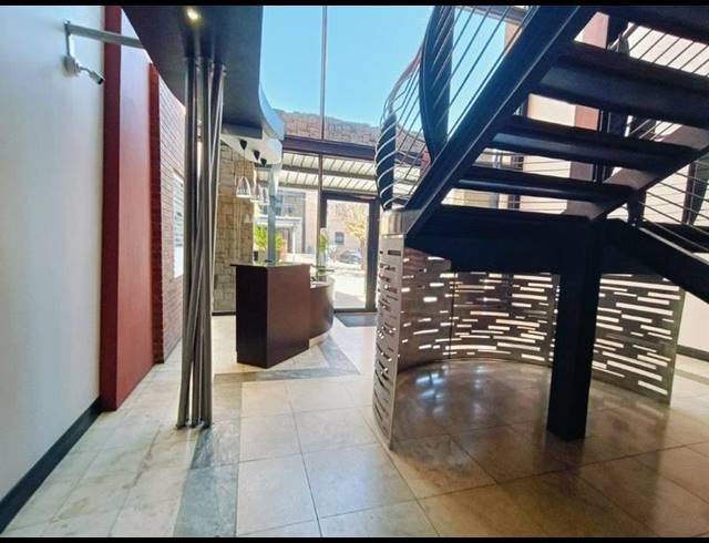 BUSINESS PROPERTY TO RENT IN CONSTANTIA KLOOF